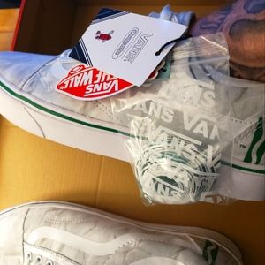 Special edition Crayola vans Rare